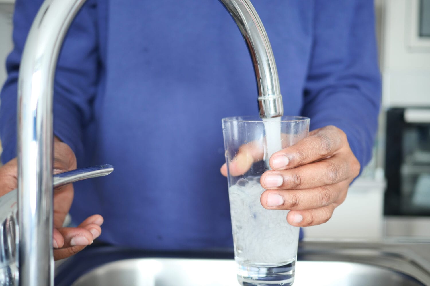 hydrogen sulfide in city water; smelly tap water, rotten egg smell in water